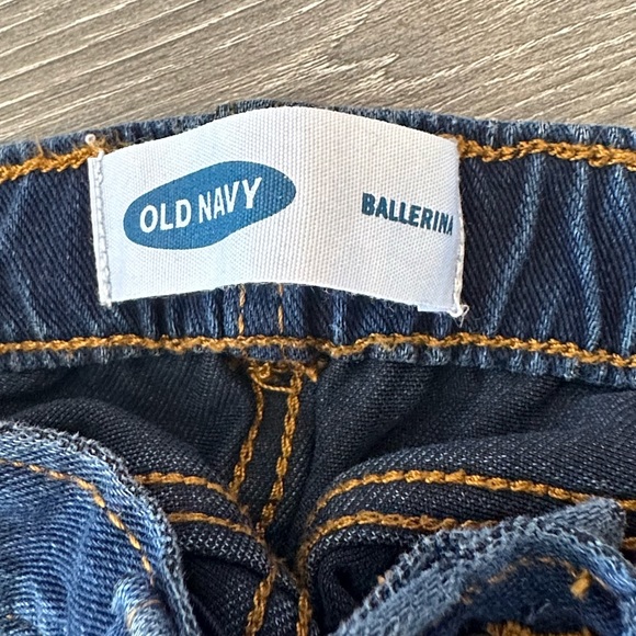 Old navy dark denim baby girl stretchy jeans size 18 to 24 months - Picture 4 of 4